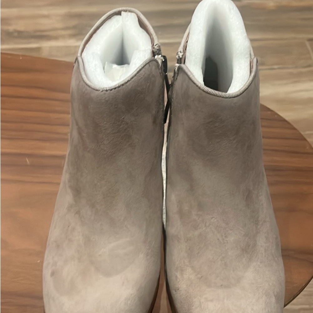 Sam Edelman Suede Tan petty ankle bootie side zip low stacked heel Size 6women